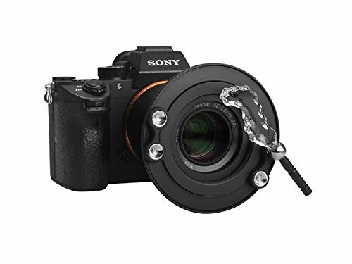 Sony Kamera mit Objektiv und Flüssigkeitstropfen
