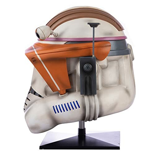Klonkriegerhelm aus Star Wars auf Ständer